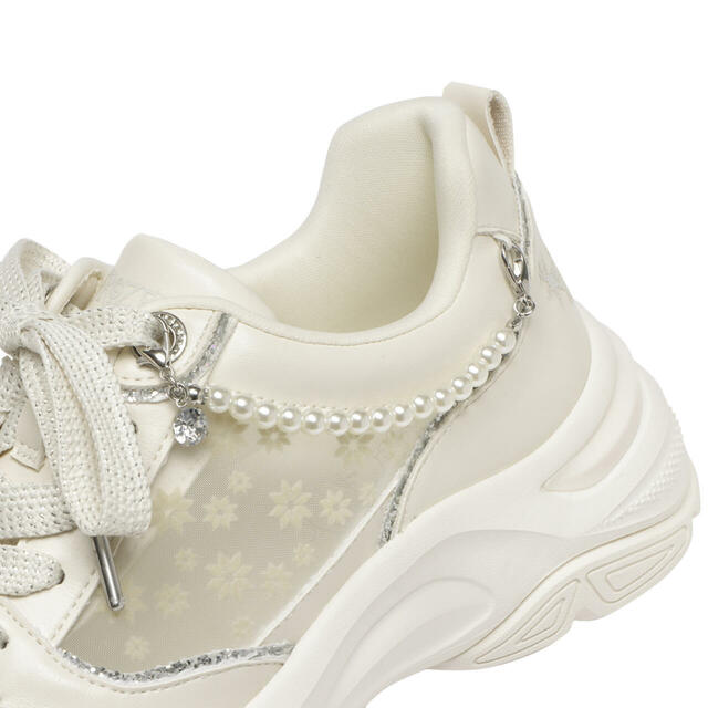 シアーボリュームスニーカー 11,000円｜ABCマート「ディズニー フローズン アート コレクション BY 中川翔子」