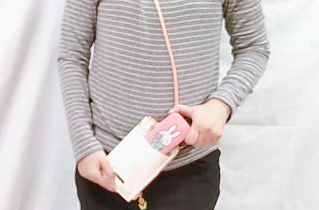 身だしなみセットは、スマホショルダーにも入るくらい小さい