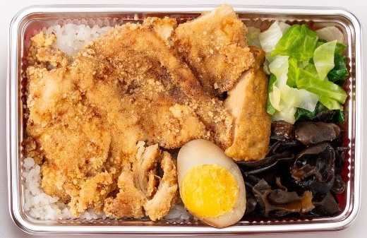 「【賴ママ食堂】ジーパイ弁当」<価格:税込1,000円>【日本初上陸“台湾スイーツ”や人気の“台湾フード”が勢揃い!『你好!台湾展』大丸福岡天神店で初開催!】