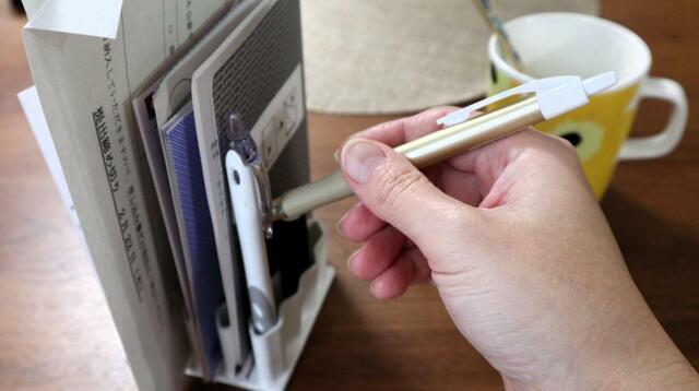 【セリア ステーショナリースタンド】取り出しやすく、必要な書類処理を忘れない