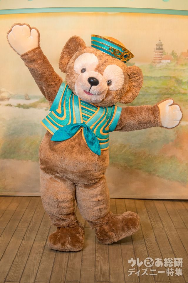 東京ディズニーリゾート35周年を記念したコスチュームを着たダッフィー