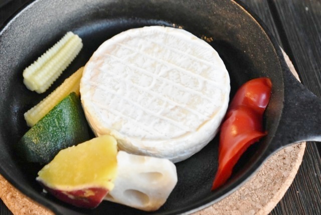 カマンベールチーズのチーズフォンデュ