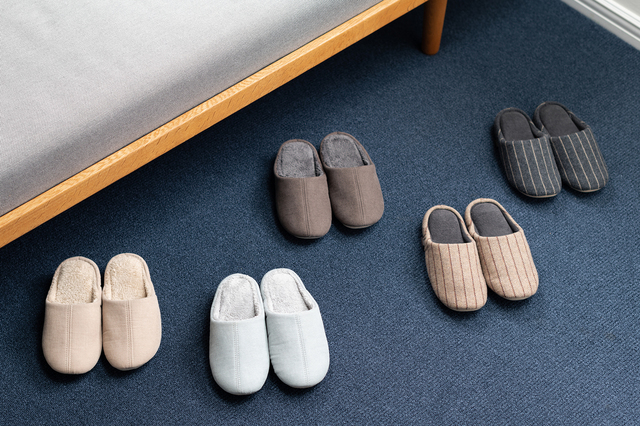 弾むルームシューズ