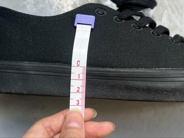【無印良品　疲れにくい撥水スニーカー】靴底の厚さは約2.5cmです