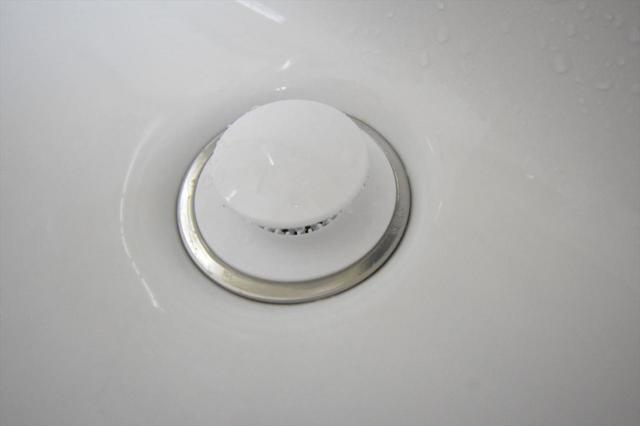 【ダイソー】モ水流れの良い ゴミを見せない 目隠し洗面ゴミガード／100円