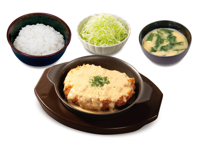 ごちそうハンバーグホワイトガーリックチーズソース定食