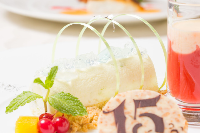 パイナップルソルベ入りライムパルフェ 　ストロベリースープ