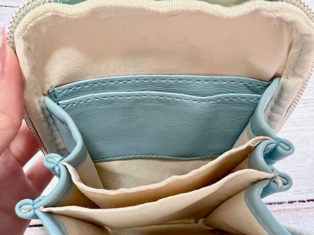 【ファッションセンターしまむら】「ちいかわ」レディース　ショルダーバッグ（ハチワレ）内側のポケット①②：カードポケットがふたつ