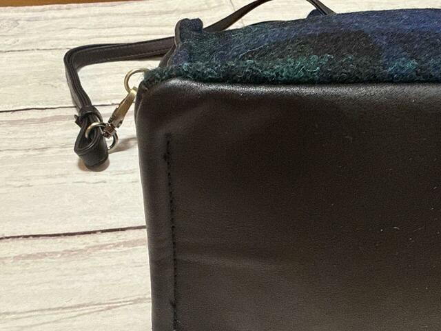 合成皮革生地はブラックカラーで大人っぽく、高級感たっぷり！