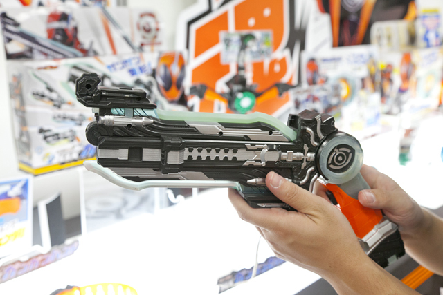 ナギナタモード。【男の子向け玩具】部門7位 4モード変形 DXガンガンセイバー／バンダイ