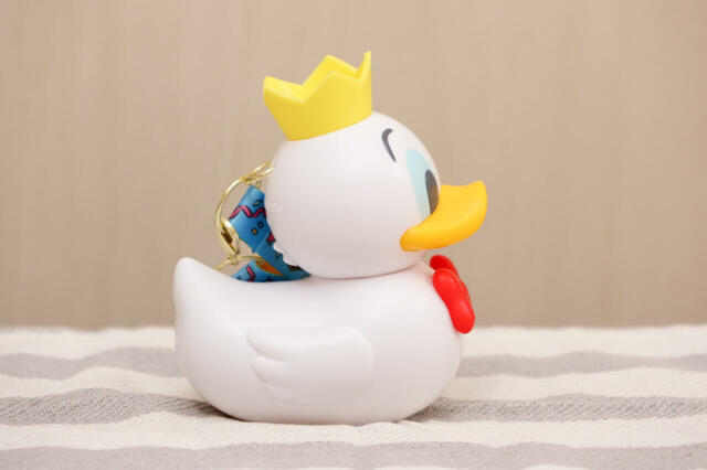 グミキャンディー、ミニスナックケース付き 1300円|横から