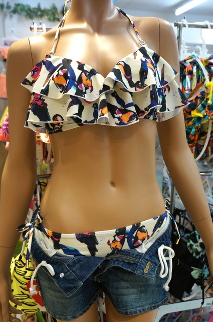 フリルとショーパンでスタイルアップ 