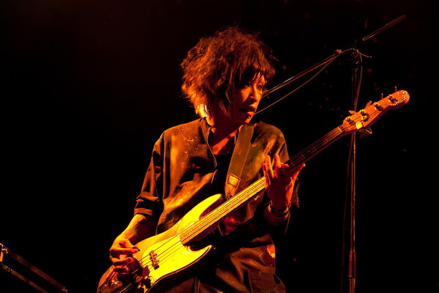 えんそく・O-WESTワンマンライブレポ／ステージから落っこちるお茶目なミドリーダー（Ba）も、演奏中はカッコいい。