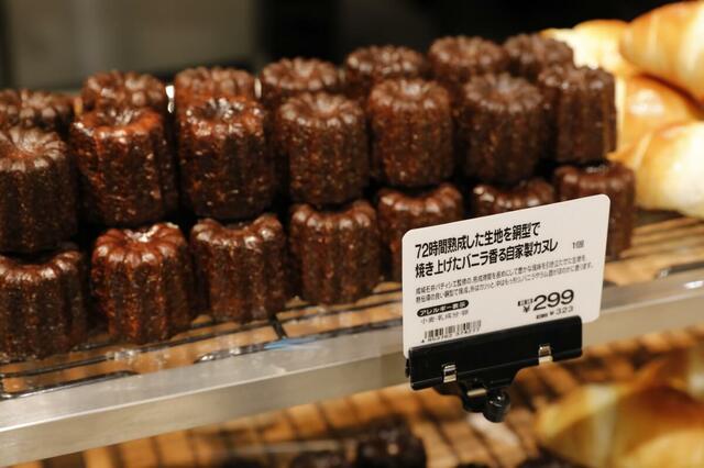 72時間熟成した生地を銅型で焼き上げたバニラ香る自家製カヌレ