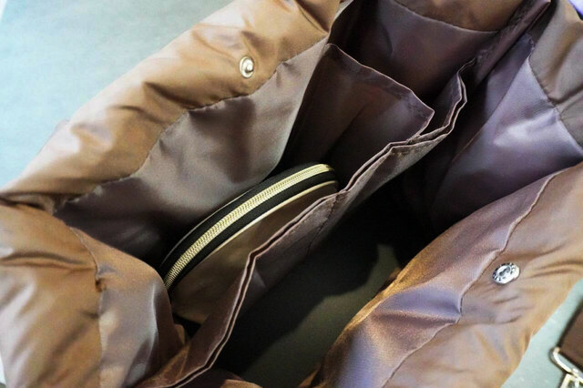 ポーチや2段のお弁当箱が入る収納スペース