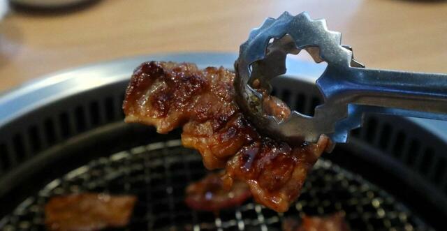 【焼肉ダイニング ワンカルビ 土日祝ランチ限定食べ放題コース】カルビは食べやすい一口サイズで、脂っこすぎずぱくぱく食べられます