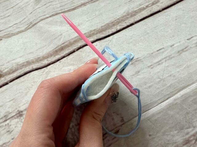 残りの穴を縫い進めます