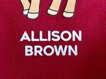 ALLISON BROWNのロゴプリントも映える！