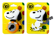 スヌーピーぬいぐるみバッジ（高さ約7cm、全2種）　各税込880円