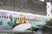 機体の中ほどにはラプンツェルが描かれていますよ【JAL Fantastic Journey Express】