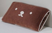 「のびのびタオルピローケース ミッフィー＆ボリス柄」価格：2,090円、サイズ：約64×34cm、カラー：ブラウン