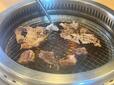 【焼肉きんぐ】金網による香ばしい焼き目がたまりません！