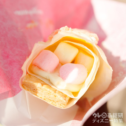Tdlイースター 手軽な食べ歩きスイーツにおすすめ レモンチーズクリームパイ マシュマロ入り 写真 3 6 ディズニー特集 ウレぴあ総研