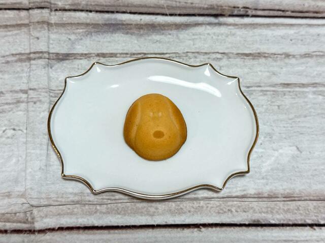 中にチョコレートのフィリング入りのクッキー