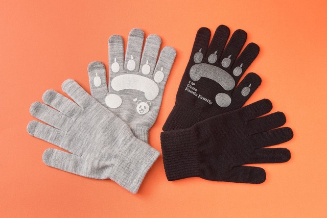 【上野案内所 ジャイアントパンダ来日53周年記念】「上野パンダ てのひらてぶくろ（グレー/ブラック）」各1,650円