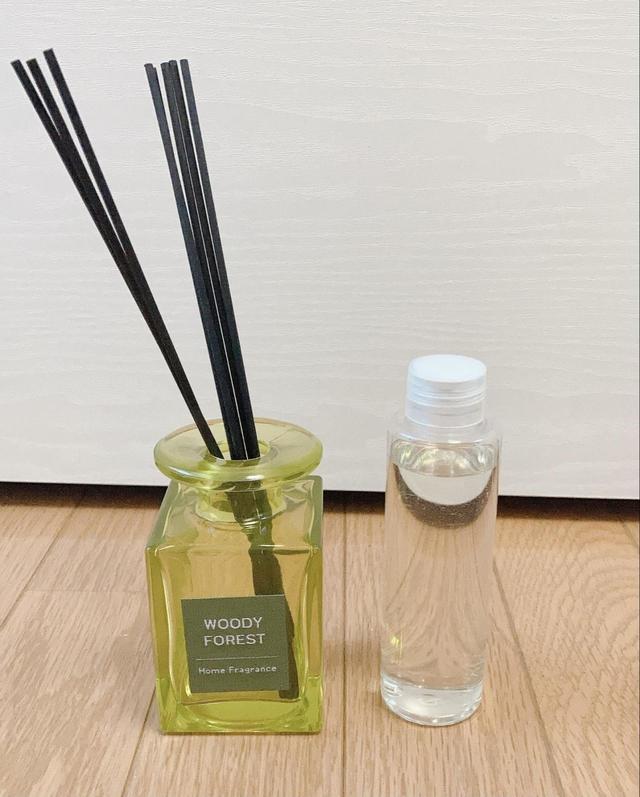【ニトリ　アロマディフューザー(ジョージ ウッディフォレスト 120ml)】オイルとケースが別になって入っている