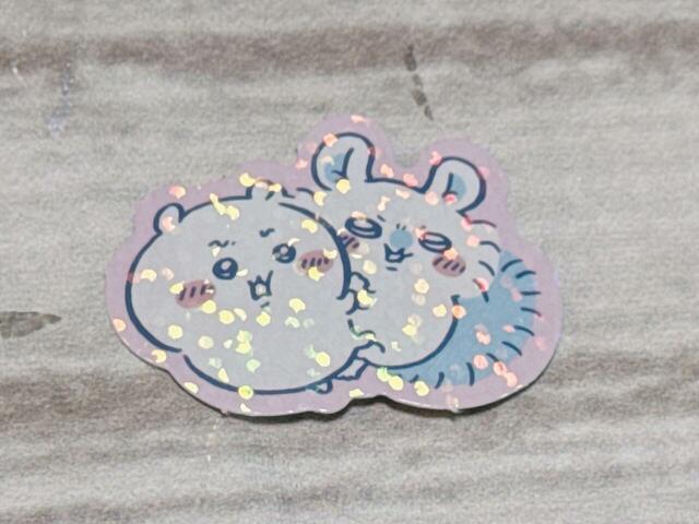 やさしいちいかわが唯一苦手なモモンガ。戯れている姿がかわいいです♪