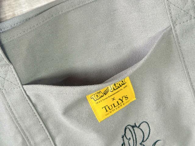 フロントに便利なポケット付き