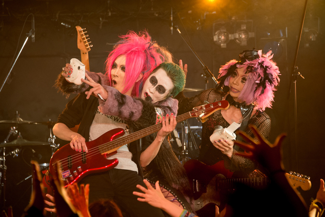 えんそくに乱入するJin-Machineの水月。そしてチェキ撮影会に。