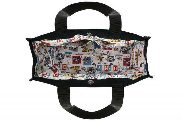 トートバッグ 4,200円｜東京ディズニーリゾート 満面のスマイルのミッキーたちがデザインされたグッズ｜販売店舗：東京ディズニーランド「グランドエンポーリアム」、東京ディズニーシー「フィガロズ・クロージアー」｜発売日：2024年4月25日（木）