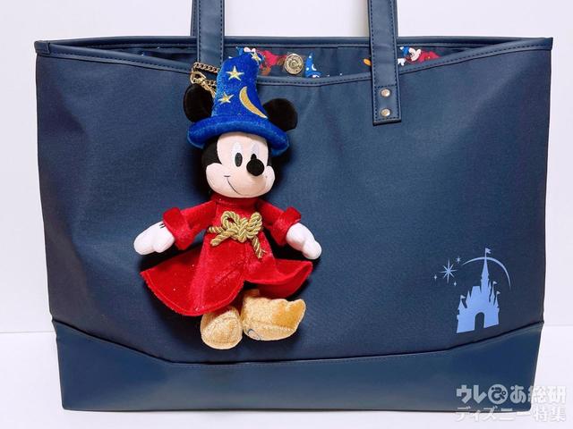 裏面はコレクショングッズを飾りやすい