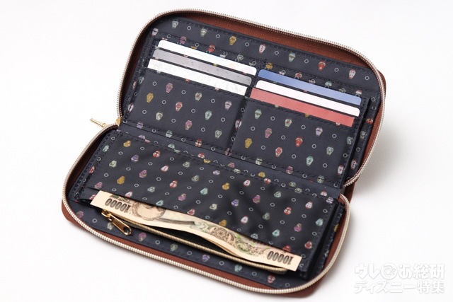 本のページをめくるようにカードを探すことのできる見開き型