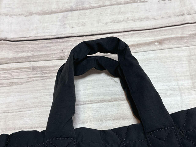 持ち手はハンドバッグで持てる長さ