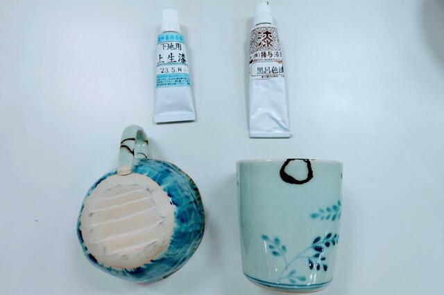 右が呂色、左が生漆