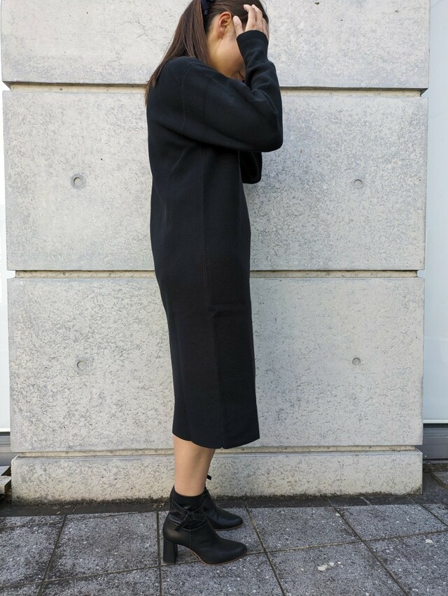 【ユニクロ スフレヤーンワンピース（スムース・長袖）】筆者のポッコリお腹もさりげなくカバー