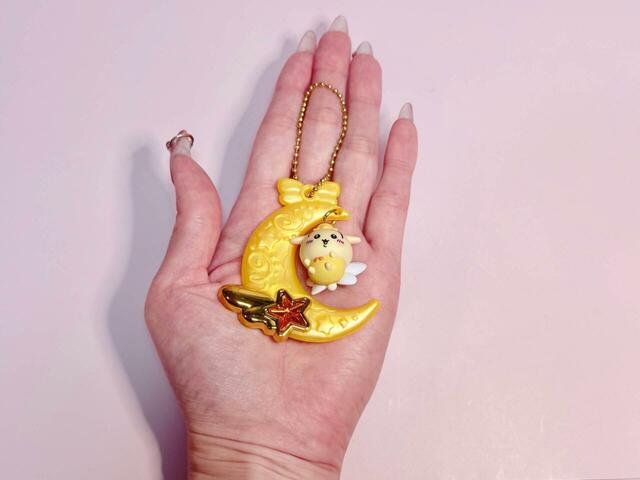 チャームのサイズはキャラクターによって異なりますが、全長は約6〜6.5cm