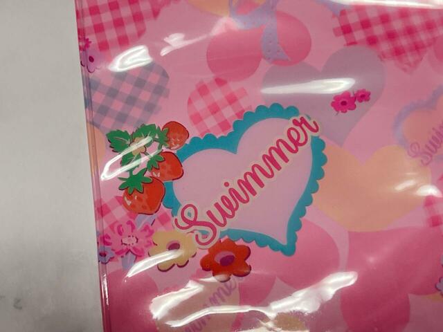 いちごやお花のかわいいモチーフ満載！