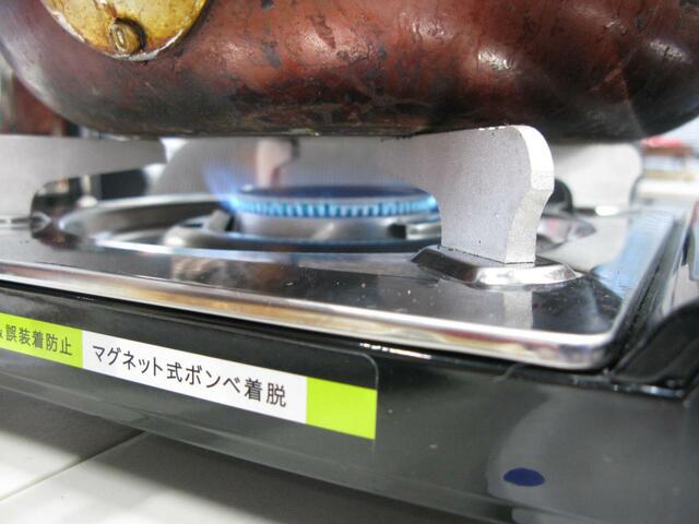 炎はフライパンの底に届く程度の中火が目安