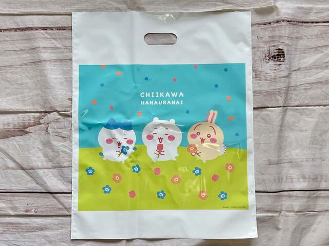 4月27日よりアベイルの店舗でちいかわ商品を含む税込3,000円以上お買い上げ毎に1枚もらえるオリジナルショッパー♪