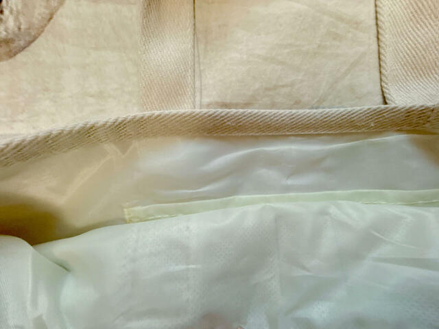 裏地もついており、しっかりとした作りがうれしい!