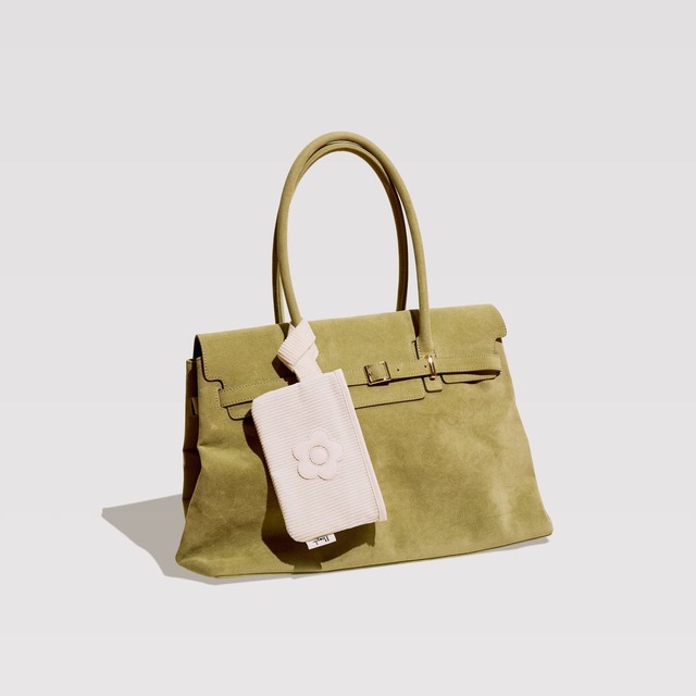 【MARY QUANT&Biople】持ち手をくるっと留めれば、チャームのようにも使える優れもの