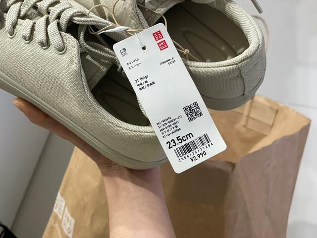 【UNIQLO　キャンバススニーカー】本体の素材は綿！