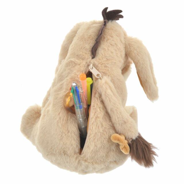 イーヨー ぬいぐるみ風ペンケース White Pooh 2022 3,520円
