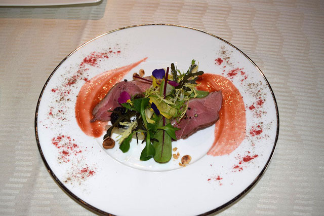 東京ディズニーシー・ホテルミラコスタ「オチェーアノ」ディズニー・イースター ランチコース ©Disney