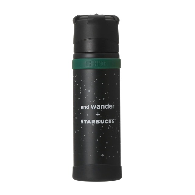 【スターバックス新作グッズ】and wander + STARBUCKS ステンレス山専用ボトル ネイビー500ml / 7,200円/コラボレーションオリジナルのアートワークを全面に配したサーモス社の山専用ボトル。