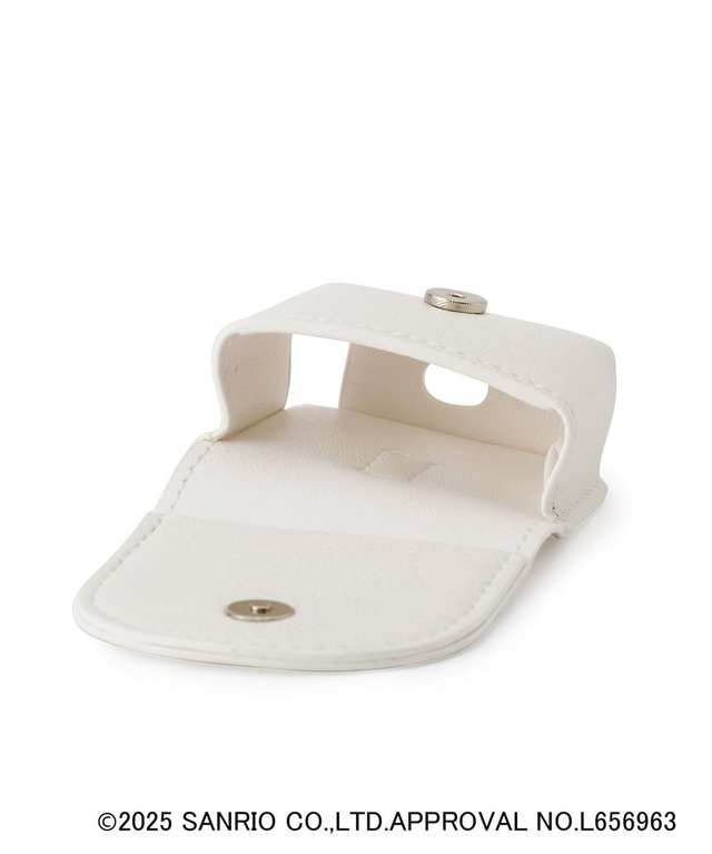 【grove×ハローキティ「フェイス刺繍チャームポーチ」￥2,197】フラップにはマグネットが付いてます